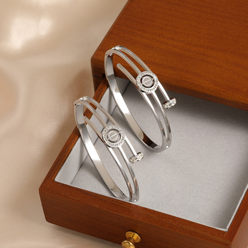 European and American High-End Cross-Border Hot-Selling Niche Round Buckle Diamond Bracelet Fashionable Personality Versatile Titanium Steel Bracelet for Women