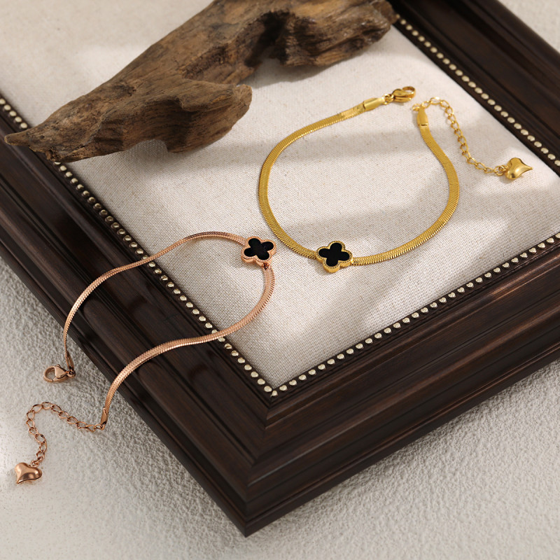 European and American INS Style Light Luxury Flat Snake Bone Chain Women's Jewelry Accessories Four-Leaf Clover Anklet Titanium Steel Gold Beach Foot Jewelry