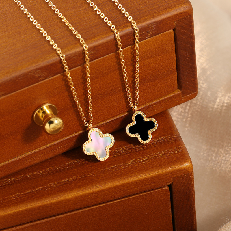 Korean Style Ins Style Light Luxury Natural Black and White Seashell Four-leaf Clover Necklace Fashionable Personality Gold-plated Titanium Steel Clavicle Chain