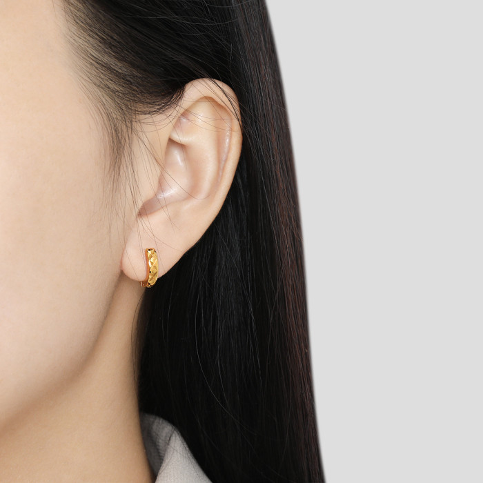 European and American Cross-Border New Ins Style Niche Cross Diamond Pattern Ear Cuff Fashion High-End Personality Versatile Titanium Steel Earrings