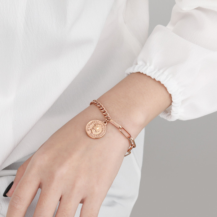 Korean Style INS New Niche OT Buckle Queen Round Pendant Bracelet for Women Fashionable Personality Gold Plated Titan...