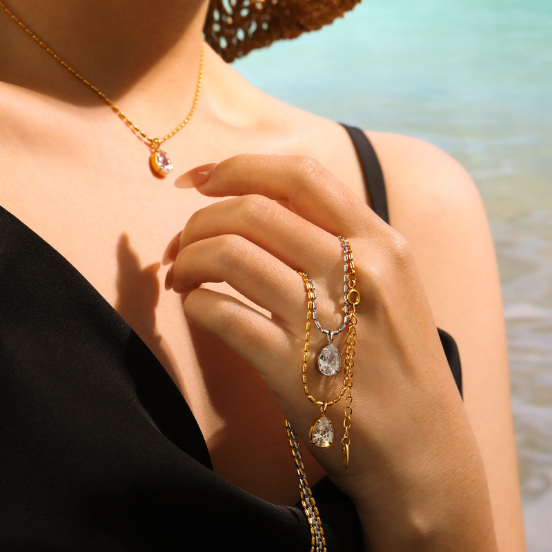 Titanium Steel Sparkling Diamond Water Drop Zircon Necklace for Women Summer Light Luxury Commuting Simple High-end Clavicle Chain Accessory Neck Chain