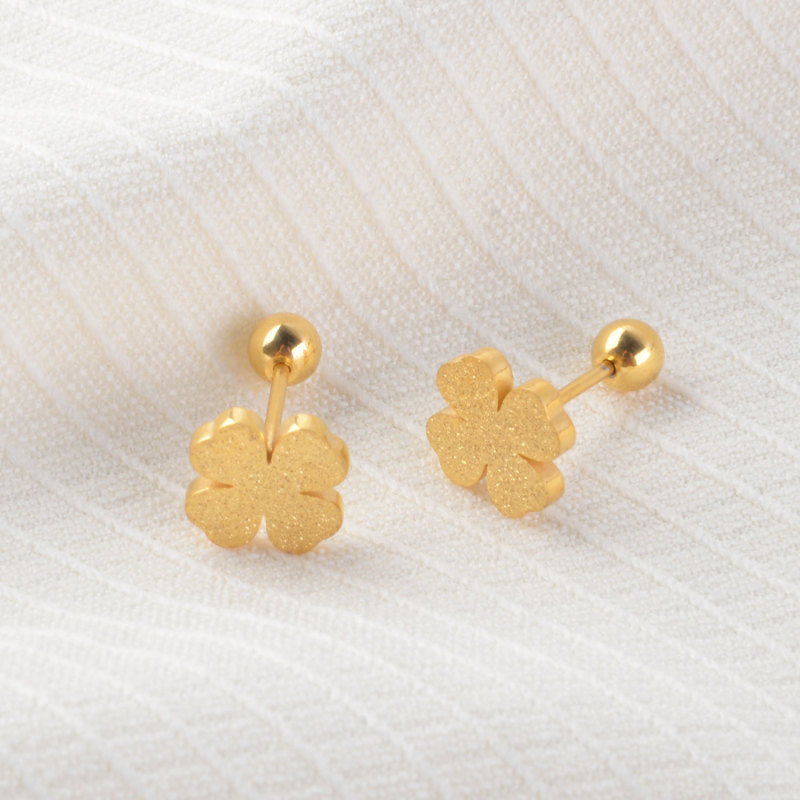 Fashion Versatile Gold Matte Four-Leaf Clover Earrings Titanium Steel Non-Fading Anti-Lost Ear Bone Studs Elegant Light Luxury Earrings