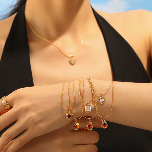 French INS Style Fashion Starry Sky Zircon Heart Pendant Titanium Steel 18K Gold Plated Necklace Simple Versatile Choker