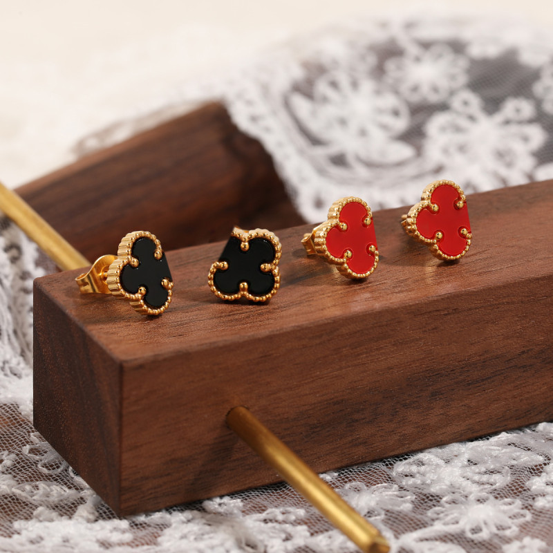 Korean Style Niche Light Luxury Minimalist Mini High Version Four-Leaf Clover Earrings for Women Fashionable Personality High-End Titanium Steel Ear Jewelry