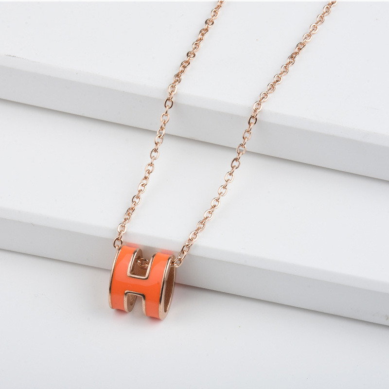 Custom OEM Titanium Steel Color-Retaining Hypoallergenic Necklace for Women Shell Collarbone Chain Light Luxury Women's Jewelry