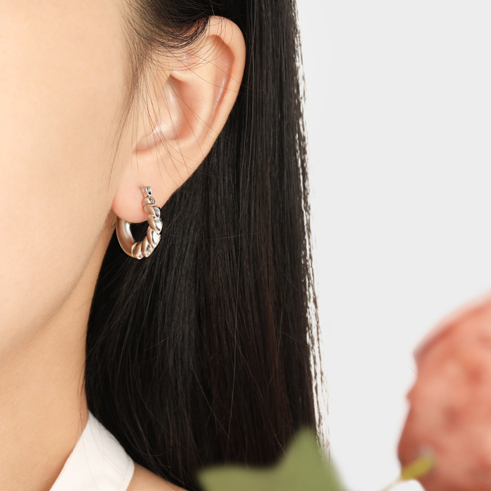 Niche Simple Patchwork Twist Pattern Earrings for Women Fashionable Personality High-End Gold Plated Titanium Steel E...