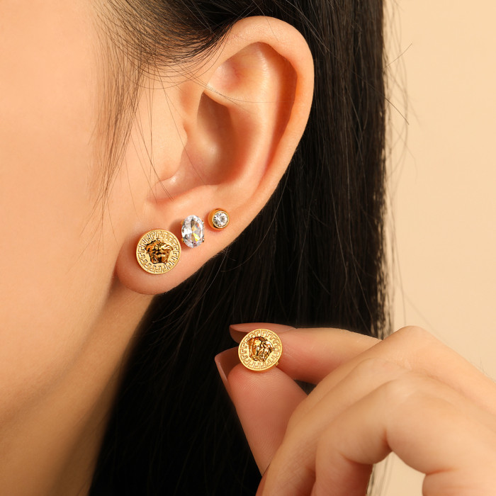 European and American Fashion Simple Petite Queen Style Earrings Ins Niche Design Stacking Style High-end Titanium Steel Earrings
