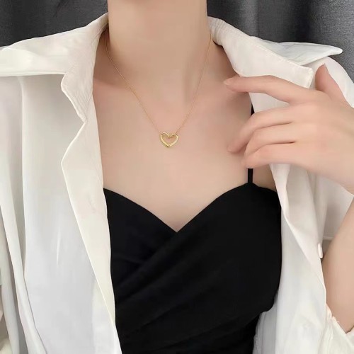 Turnaround Heart Niche Hollow Titanium Steel Necklace Ins Japanese and Korean Version Simple Design Pendant Versatile Collarbone Chain