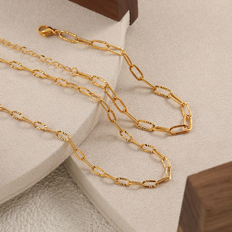 Japanese and Korean New Niche Ins Pressed Sunflower Necklace Fashion Titanium Steel Bracelet Women's Collarbone Necklace Personalized Jewelry