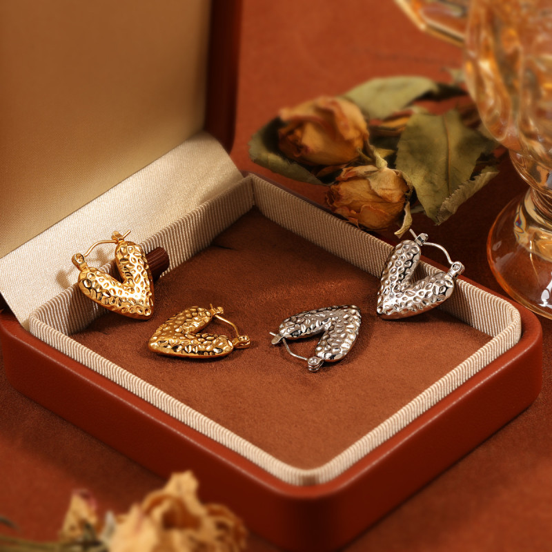 Korean Style New Niche Ins Temperament Heart Hammer Texture Earrings High-end Fashion Personality Gold-plated Titanium Steel Ear Clips