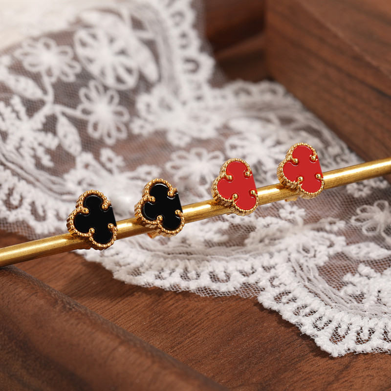 Korean Style Niche Light Luxury Minimalist Mini High Version Four-Leaf Clover Earrings for Women Fashionable Personality High-End Titanium Steel Ear Jewelry