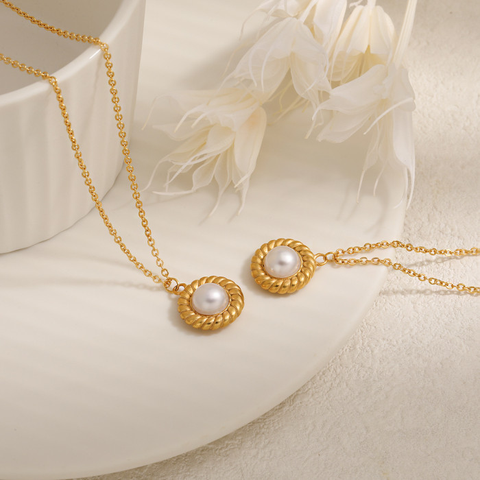 French Retro Fashion Stone Holder Braided Half Pearl Necklace Ins Style Elegant Niche Versatile Titanium Steel Collarbone Chain