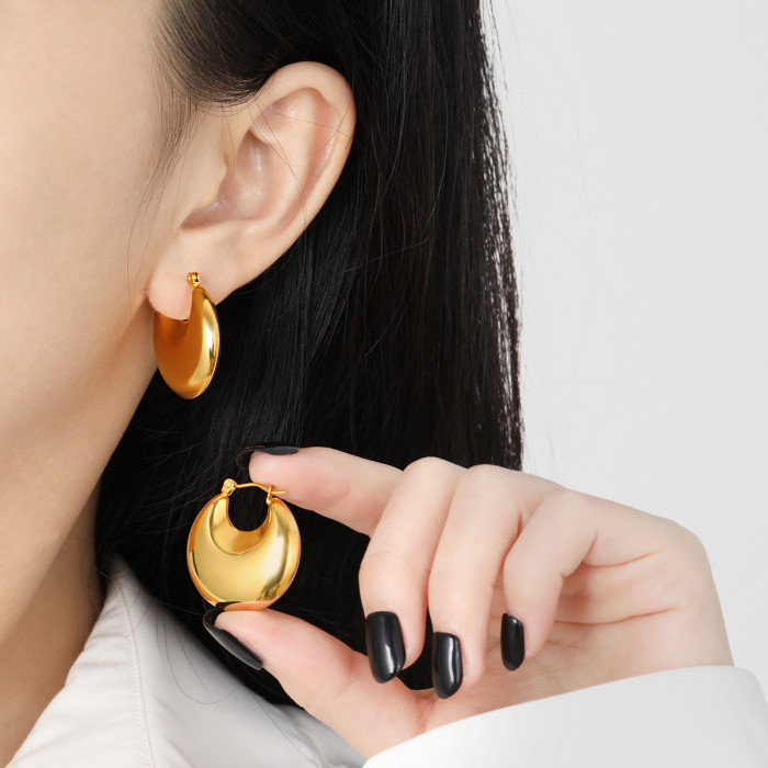 Niche Simple Versatile Flat Round Hollow Earrings for Women Fashionable Personality Gold Plated Titanium Steel High-E...