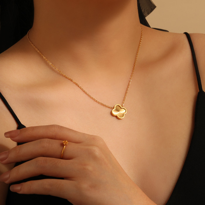 Korean Style Simple Glitter Sequin Stainless Steel Pattern Clover Collarbone Chain Light Luxury Ins Style Titanium Steel Necklace