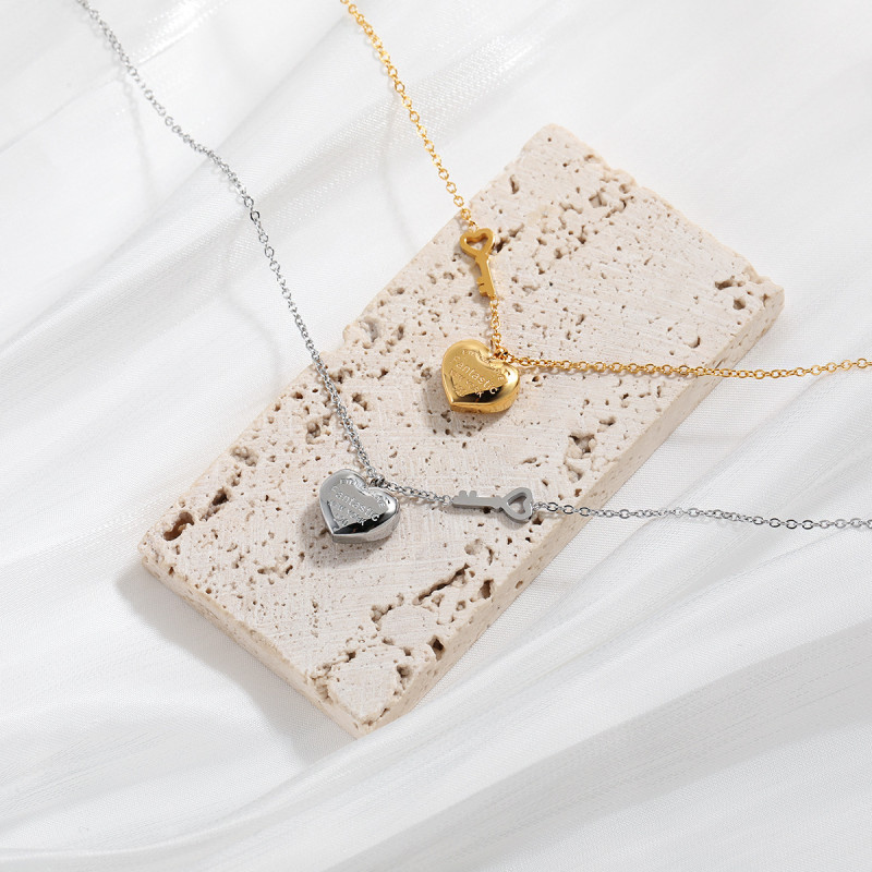 Korean Style Ins Niche Minimalist New Heart Key Necklace Fashionable Personality Heart-shaped Gold-plated Titanium Steel Clavicle Chain