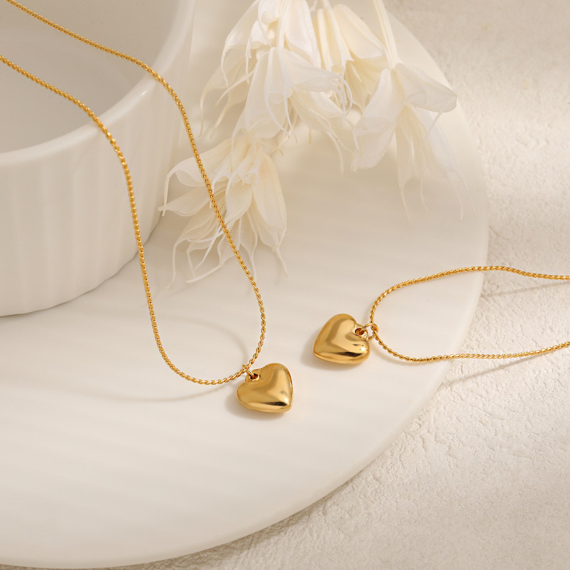 Korean Style INS New Niche Design Twisted Rope Heart Necklace Fashionable Personality Temperament Titanium Steel Heart-shaped Collarbone Chain