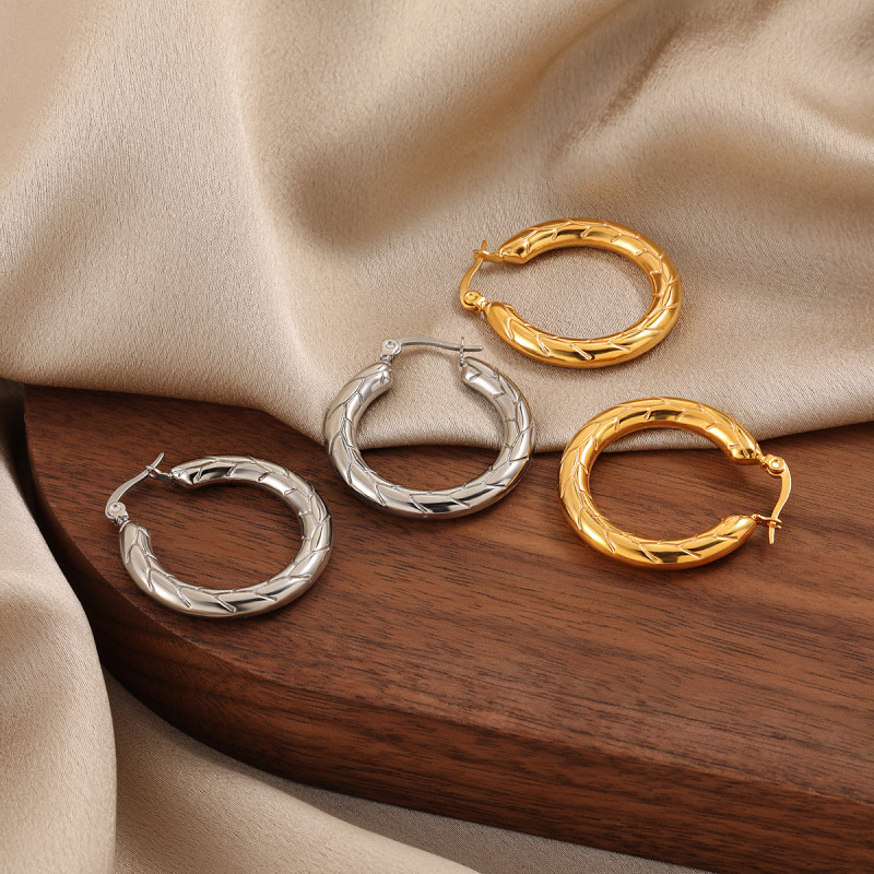 European and American Cross-Border New Niche High-End Exaggerated Diamond Pattern Earrings for Women Fashionable Personality Versatile Titanium Steel Earrings