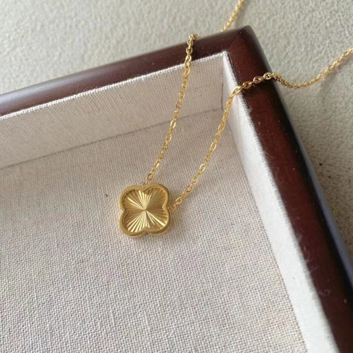 Korean Style Simple Glitter Sequin Stainless Steel Pattern Clover Collarbone Chain Light Luxury Ins Style Titanium Steel Necklace