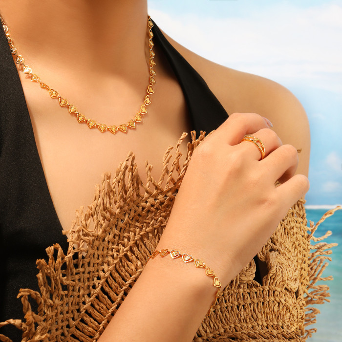 Korean Style Niche Handmade Heart Embossed Necklace Personality Sweet Cool Short Gold Plated Titanium Steel Collarbon...
