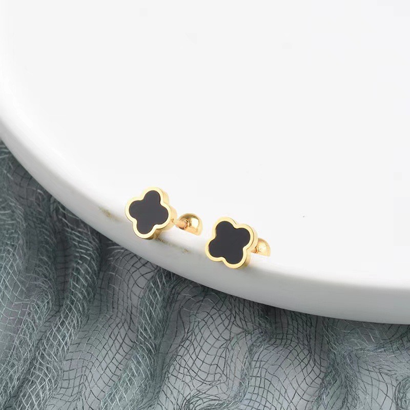 New Mini Lucky Clover Ear Bone Studs for Women Titanium Steel Threaded Twist Simple Versatile Elegant Earrings