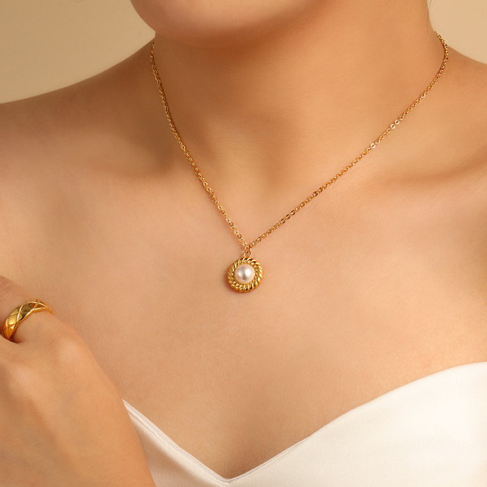 French Retro Fashion Stone Holder Braided Half Pearl Necklace Ins Style Elegant Niche Versatile Titanium Steel Collarbone Chain
