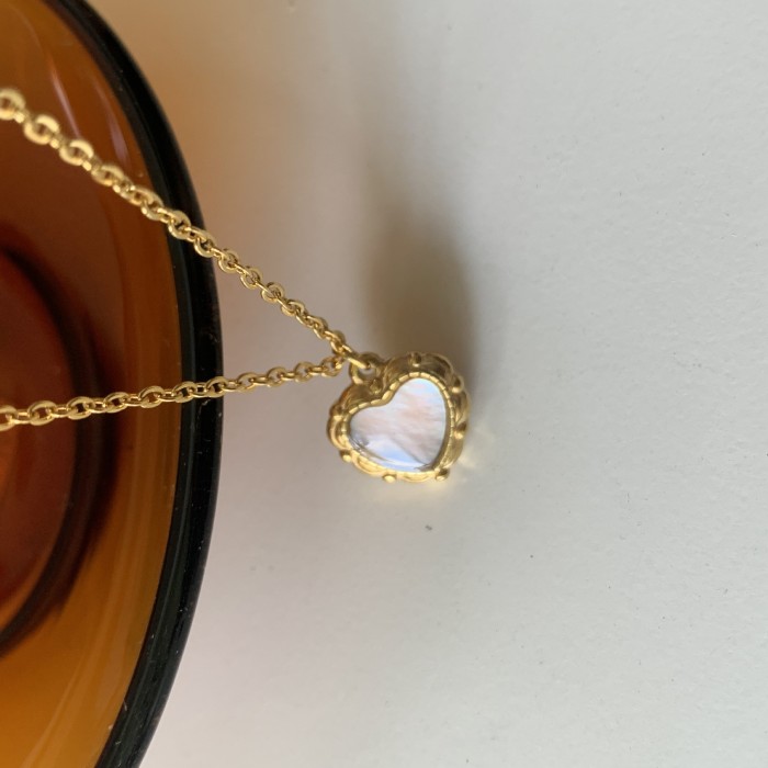 Korean Style Shell Heart Necklace Pattern Three-Dimensional Peach Heart Pendant Titanium Steel Clavicle Chain Design High-End New Hot Sale