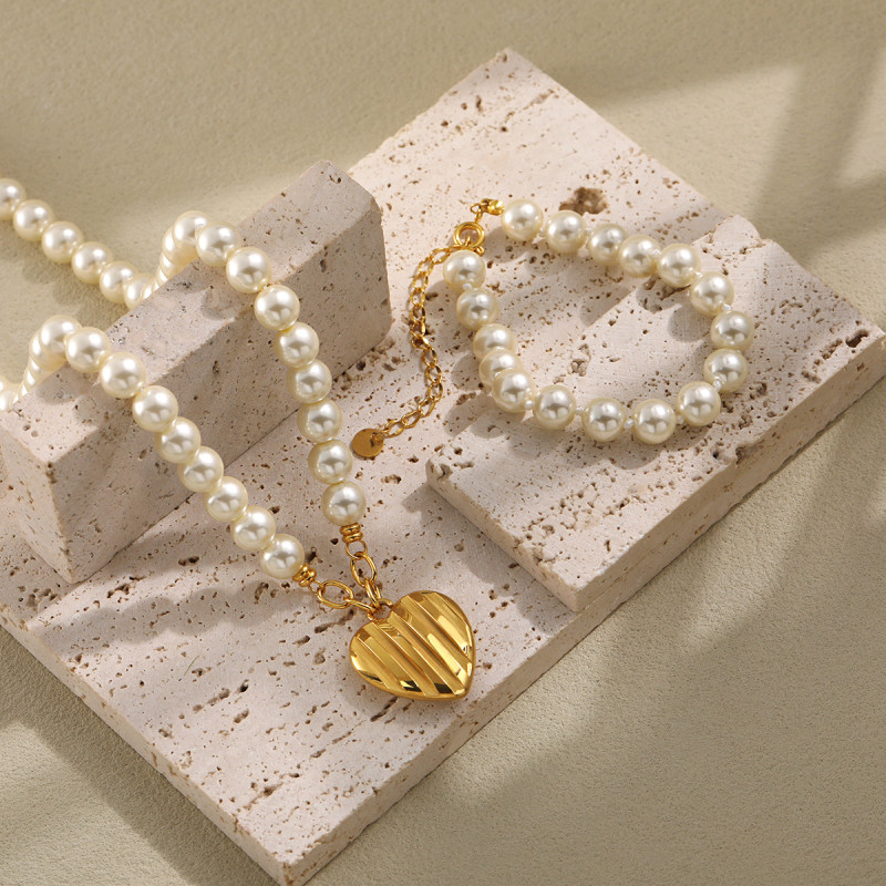 New Design Sense Ins Style Light Luxury Elegant Pearl Heart Necklace Titanium Steel Pendant European and American Exaggerated Personality Jewelry