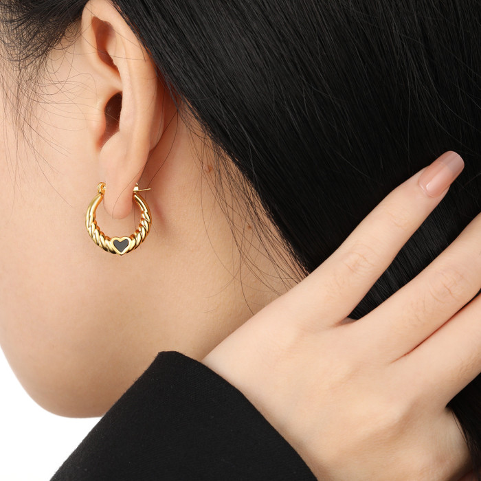 New Korean INS Niche Mailehui Black and White Heart Earrings Fashionable Personality Heart-shaped High-end Titanium S...