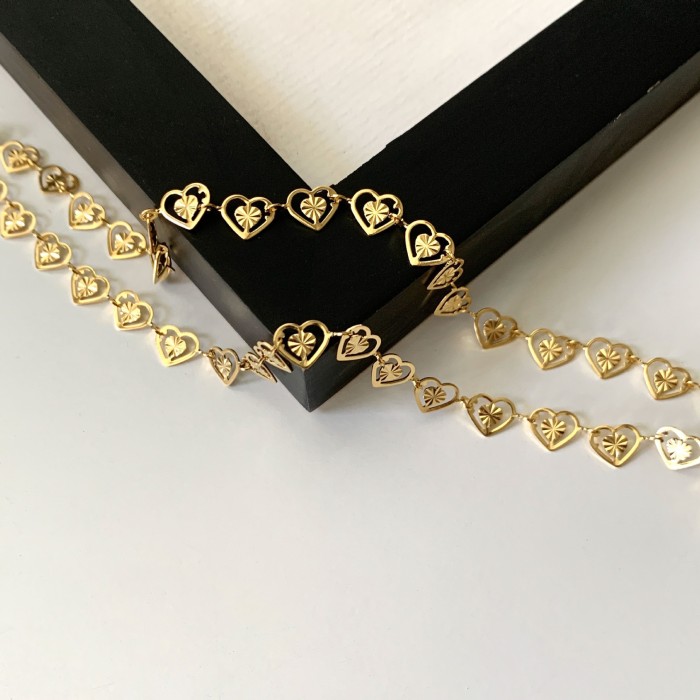 Korean Niche Design Handmade Heart Embossed Necklace Personality Sweet Cool Short Choker Titanium Steel Collarbone Chain