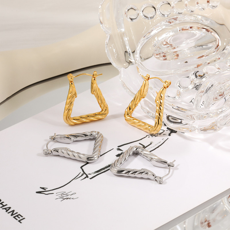 Cross-Border Hot Selling European and American High-End Geometric Triangle Twist Pattern Earrings for Women Fashionable Personality Gold-Plated Titanium Steel Ear Jewelry