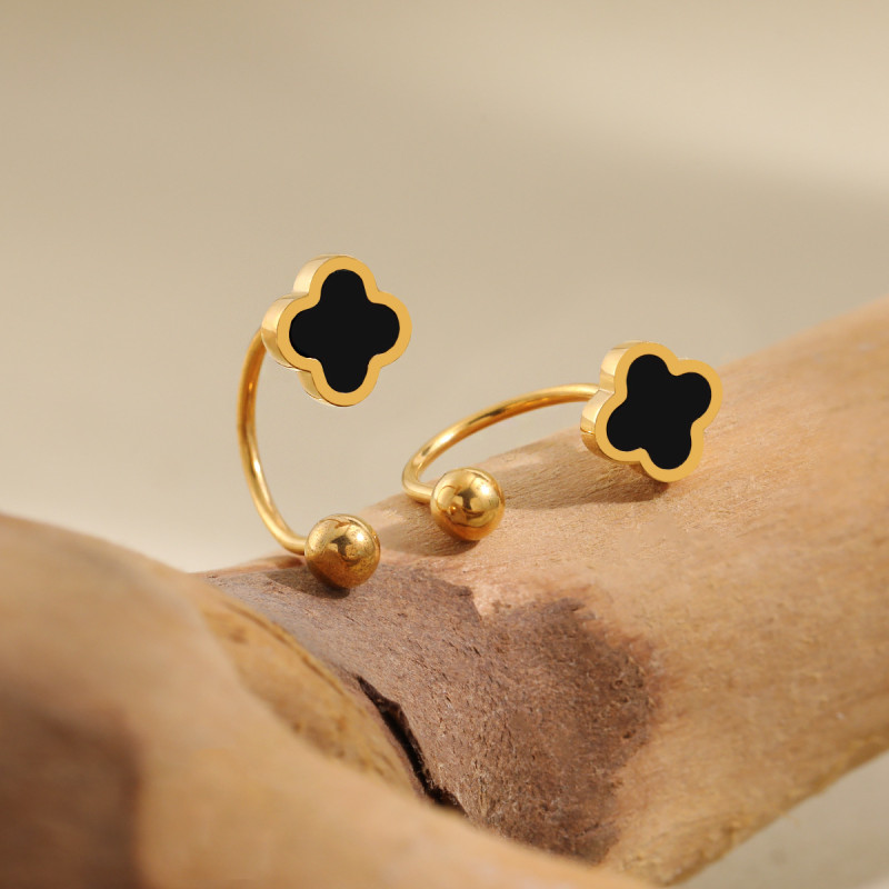 Fresh Sweet Simple Petite Four-leaf Clover Mini Screw Small Ear Bone Stud Female Titanium Steel Ear Jewelry Anti-lost Design