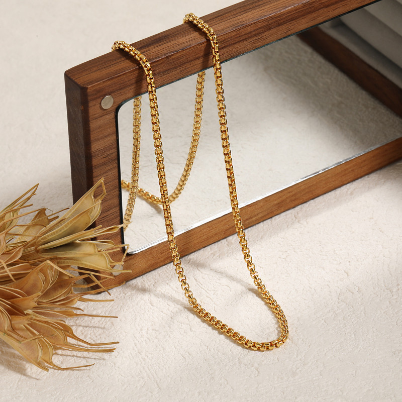 Fashionable Unique New Niche Design Square Pearl Bare Chain Necklace Simple Ins Style Gold Plated Titanium Steel Collarbone Chain