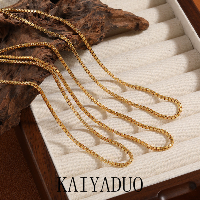 Fashionable and Unique New Niche Simple Square Box Chain for Women, Gold Plated High-End Titanium Steel Collarbone Ch...