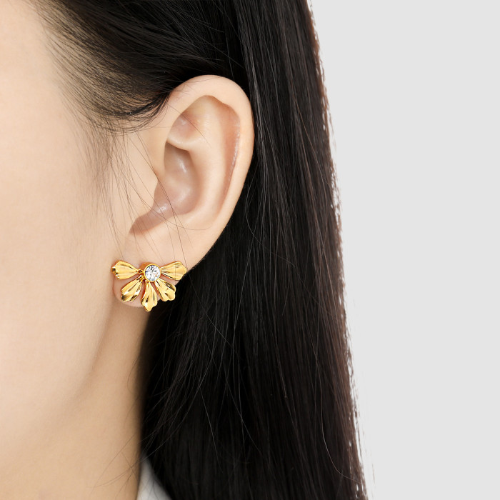New Niche Personality Half Flower Gold Plated Ear Bone Studs for Women Fashionable Light Luxury Titanium Steel Earrings