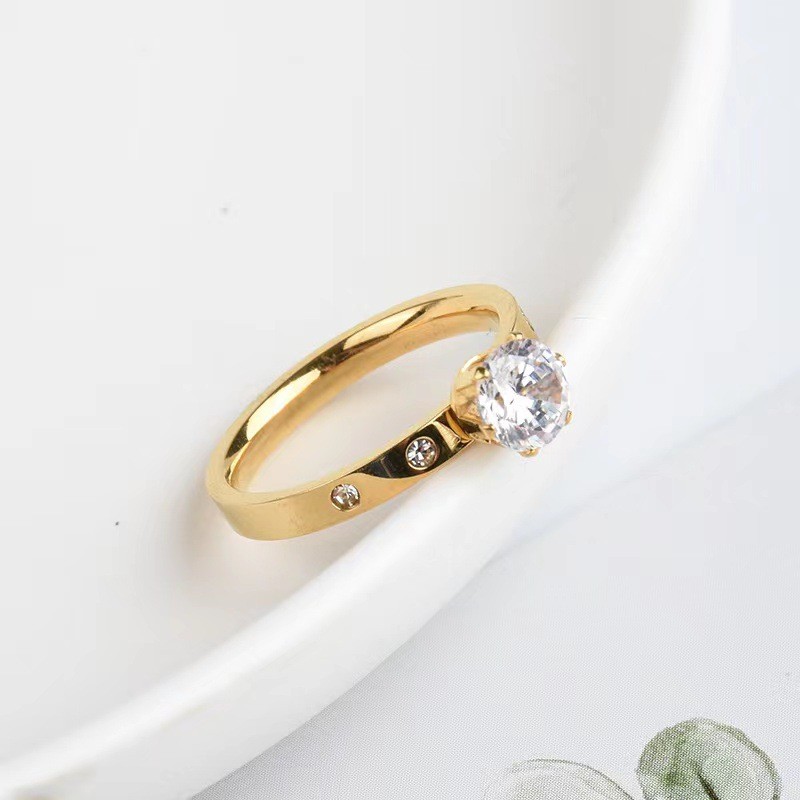 Korean Version Simple Five Diamond Six Claw Zircon Ring for Women, Niche Design, Fashionable and Unique Titanium Steel Gold Index Finger Ring