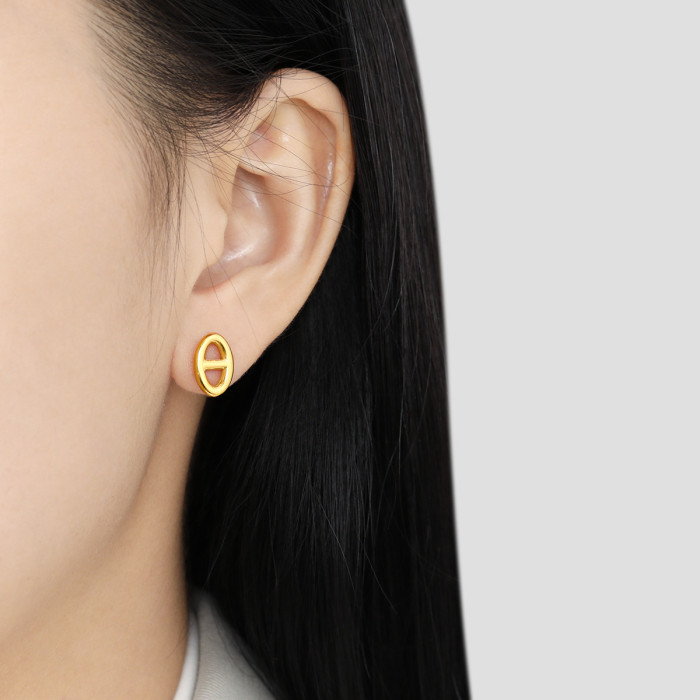 Korean Style New Fashion Personality Pig Nose Earrings for Women, Niche Design, High-end Feel, Versatile Titanium Ste...