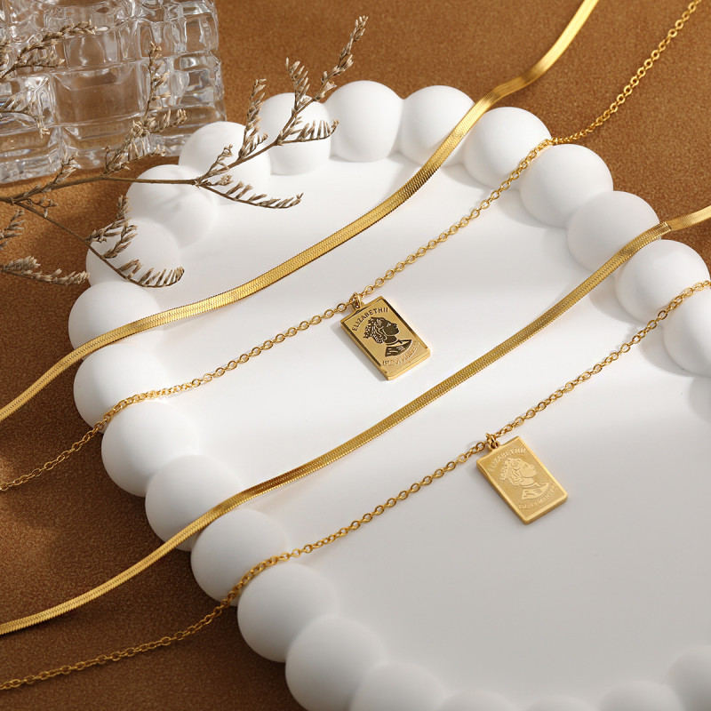 European and American Double Layer Flat Snake Bone Chain for Women, Stackable Design with Elizabethan Pendant, High-end Titanium Steel Collarbone Chain