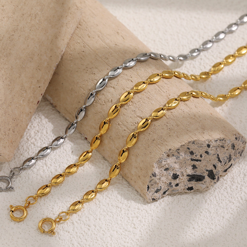 European and American Simple Fashion Bracelet for Women, Flat Bean Titanium Steel PVD Coated Ins Style Gold Round Ring Buckle Jewelry Wholesale