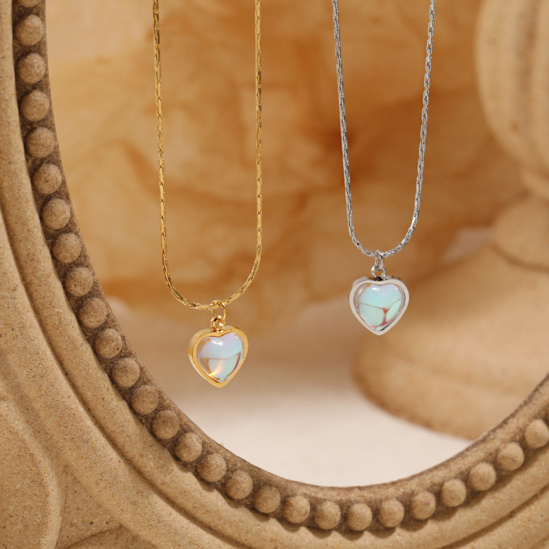 Korean Style New Niche Ins Light Luxury Moonstone Heart Necklace for Women Fashionable Personality Temperament Titanium Steel Collarbone Chain