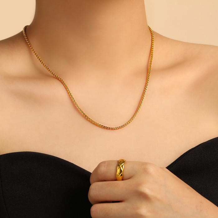 Fashionable Unique New Niche Design Square Pearl Bare Chain Necklace Simple Ins Style Gold Plated Titanium Steel Collarbone Chain