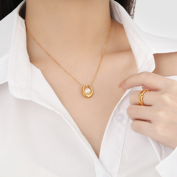 Korean Version New Niche U-shaped Pearl Pendant Necklace for Women Fashionable Personality Versatile Gold Plated Tita...