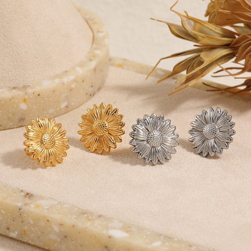 European and American Light Luxury Fashionable Retro Sunflower Titanium Steel Earrings for Women, Niche Design, Unique and Versatile, Elegant Flower Earrings