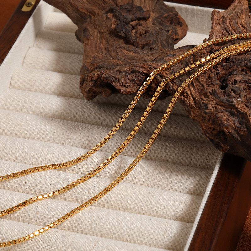 Fashionable and Unique European and American Cross-Border New Niche Simple Square Box Chain for Women, Gold-Plated High-End Titanium Steel Collarbone Chain