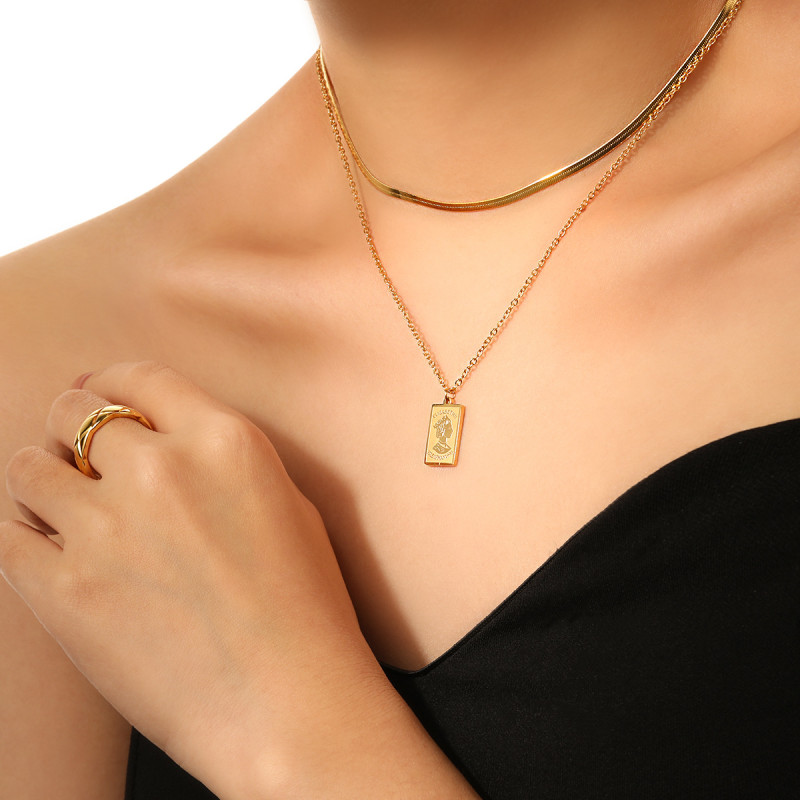 European and American Double Layer Flat Snake Bone Chain for Women, Stackable Design with Elizabethan Pendant, High-end Titanium Steel Collarbone Chain