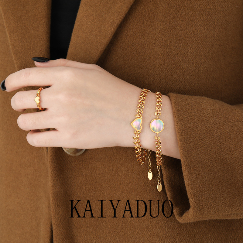 Cross-Border Hot-Selling Fashion New Niche Light Luxury Wheat Spike Heart Round Pendant Mother-of-Pearl Bracelet for Women Personalized Titanium Steel Jewelry
