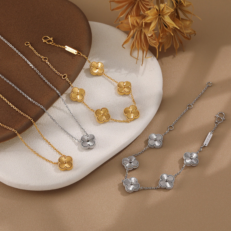 Korean Style Ins Style Light Luxury Titanium Steel Laser Four-leaf Clover Necklace Bracelet Ladies Glitter Handmade Flower Hand Jewelry Set