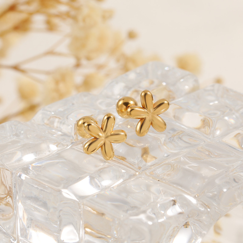 Korean Style New Niche Simple Elegant Mini Flower Ear Bone Stud Fashion Personality High-end Titanium Steel Earrings