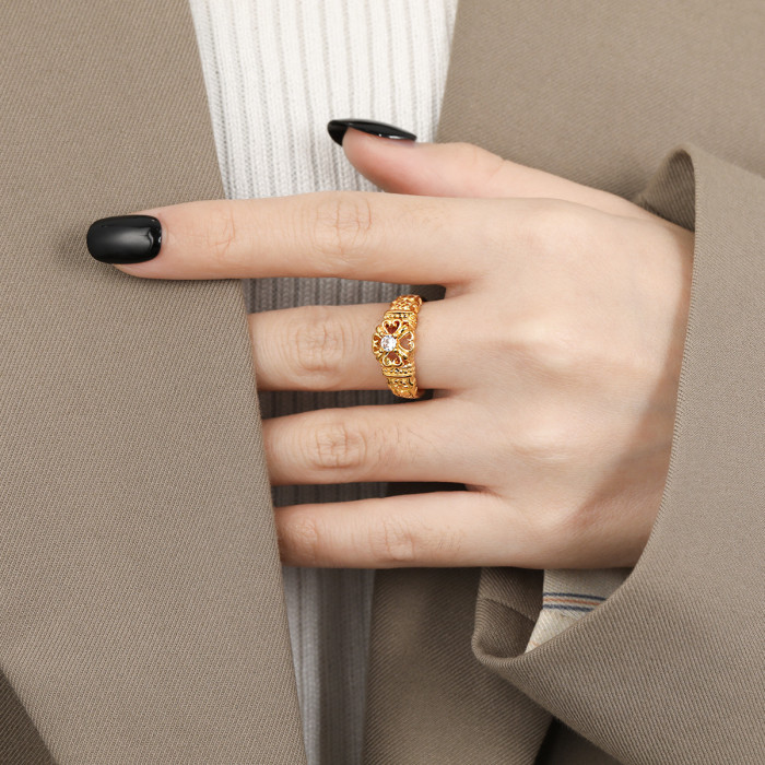European and American New Niche Design Ins Light Luxury Fashion Versatile Single Diamond Four-Leaf Flower Titanium Steel Ring High-End Feel Ring