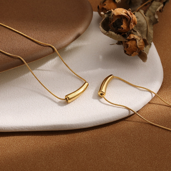 New Titanium Steel Trendy Minimalist Ins Niche Design Clavicle Chain for Women Small Eggplant Bent Tube Smile Snake Bone Necklace